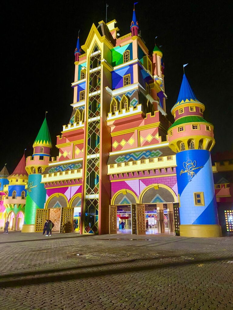 Parque Beto Carrero World a la noche